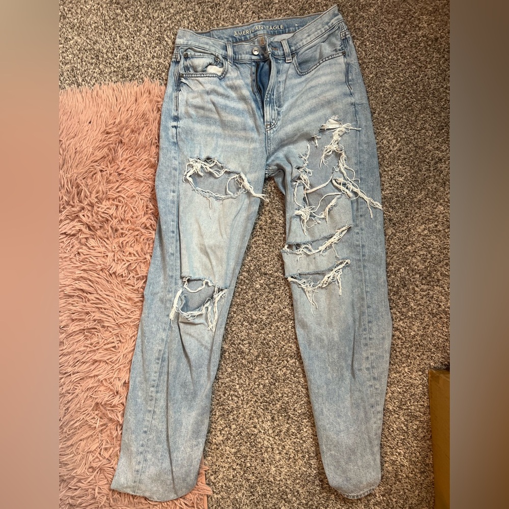 American Eagle Outfitters Light Blue Distressed Boyfriend Jeans